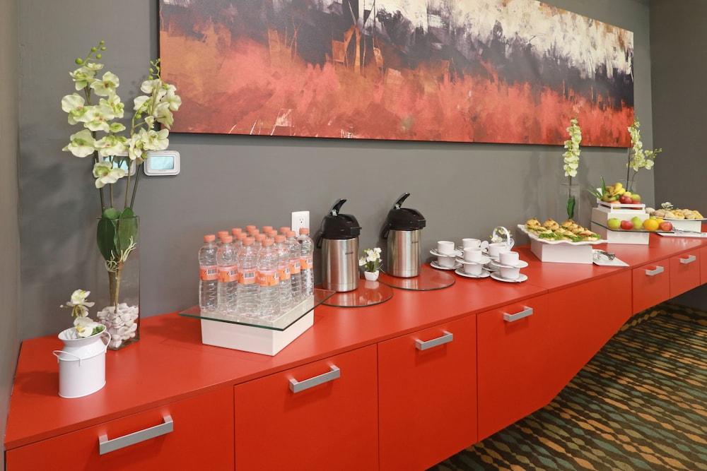 Wyndham Garden Guadalajara Acueducto Otel Zapopan Dış mekan fotoğraf