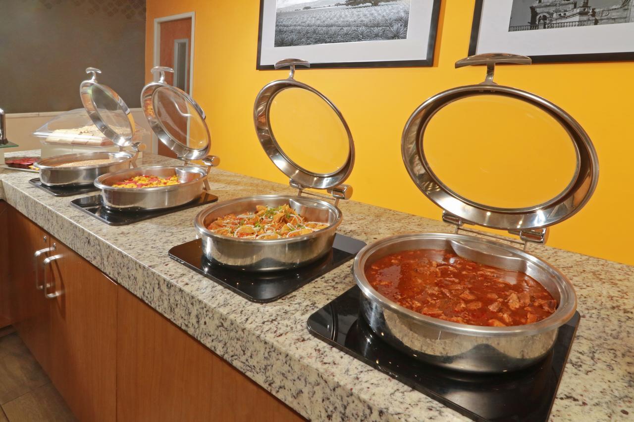Wyndham Garden Guadalajara Acueducto Otel Zapopan Dış mekan fotoğraf