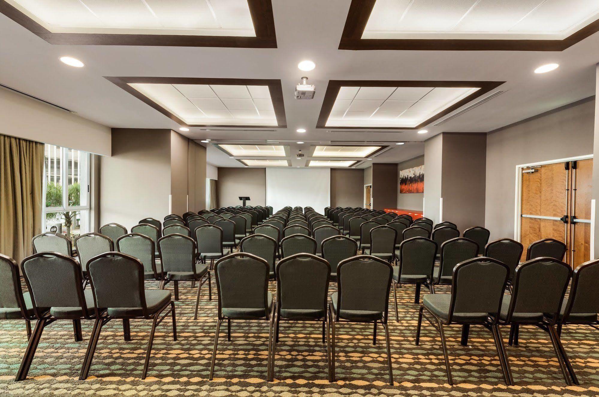 Wyndham Garden Guadalajara Acueducto Otel Zapopan Dış mekan fotoğraf